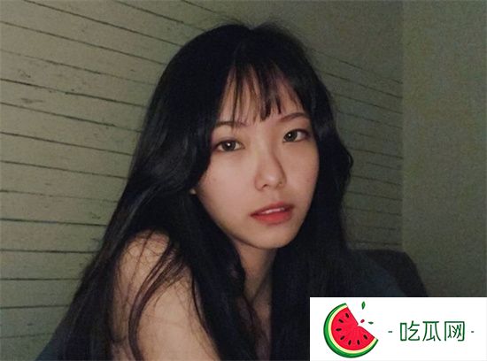 嫩模黃雅琪攜手閨蜜大尺度私拍流出!身著性感內(nèi)衣擺出撩人姿勢-吃瓜網(wǎng)