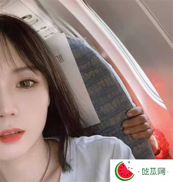 烏魯木齊體制內(nèi)甜妹后續(xù) 各種電擊** 花樣玩火腿腸層出不窮-吃瓜網(wǎng)
