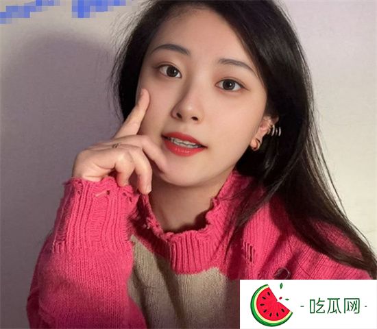 懷化女老師表面端莊背地反差 被甩后露臉約會(huì)視頻被當(dāng)福利流出-吃瓜網(wǎng)