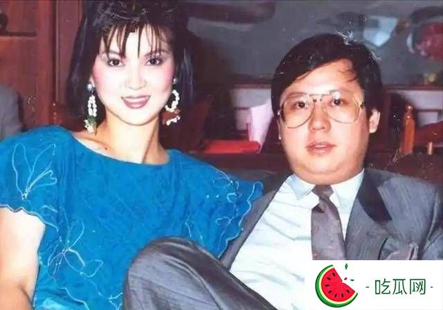 44歲林孝賢和41歲霍啟山當伴郎，謝玲玲盛裝出席婚宴，并在線催婚