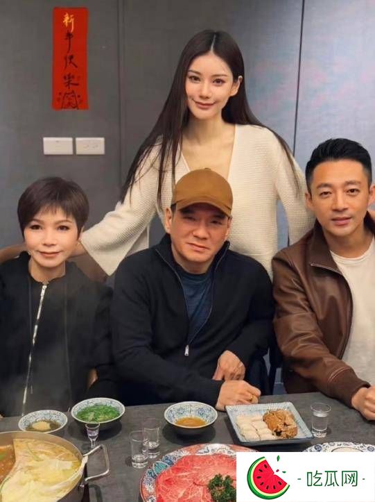 馬筱梅爸媽真實(shí)身份被扒，梅媽以前賣(mài)早餐，年輕時(shí)候的照片曝光
