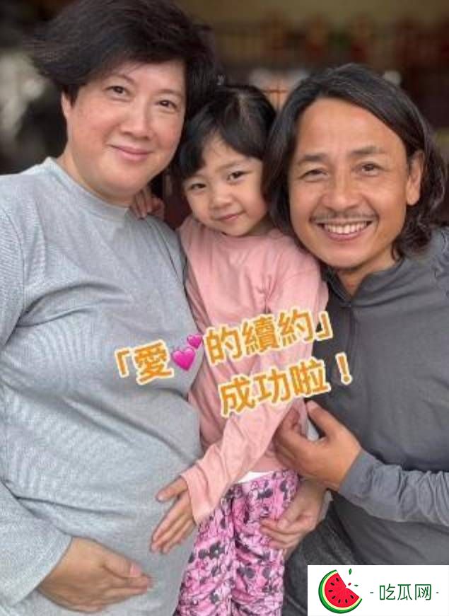 前TVB男星黃澤鋒官宣喜訊，58歲妻子懷二胎