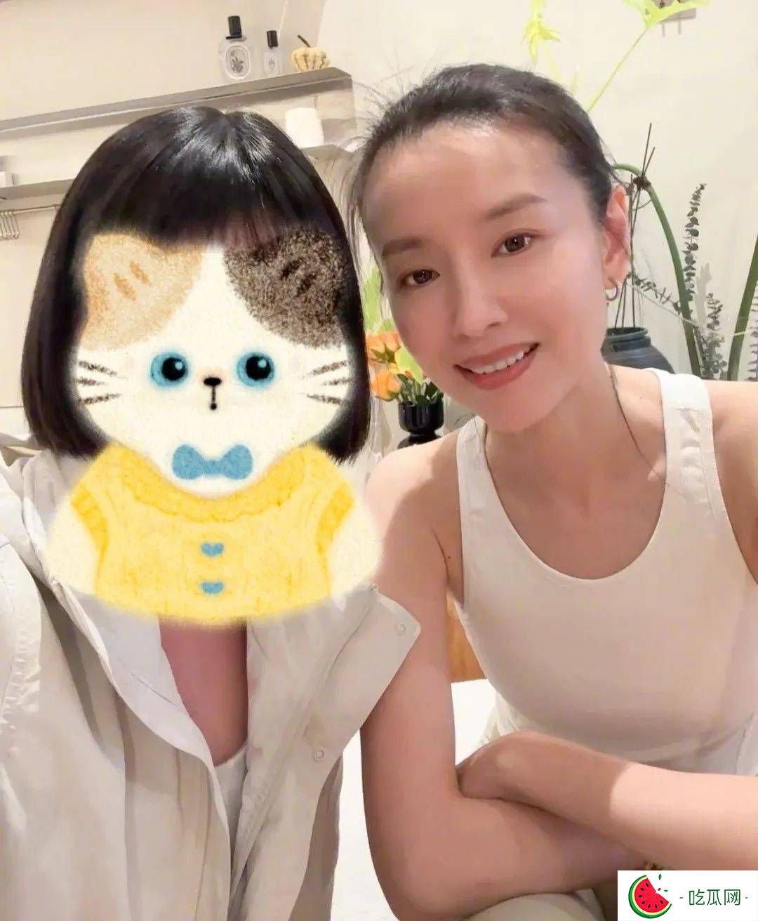 董潔練普拉提被偶遇，緊身背心配瑜伽褲，素顏好嫩似少女