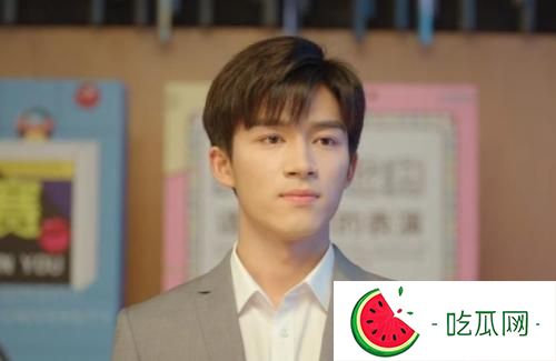 王星越年齡怎么這小改小年齡了嗎(王星越為什么15歲上大學)
