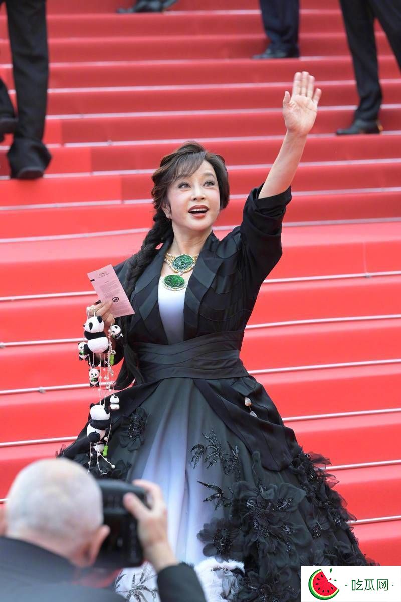劉曉慶采訪回應偷稅指控：不需要澄清，這完全是誣陷
