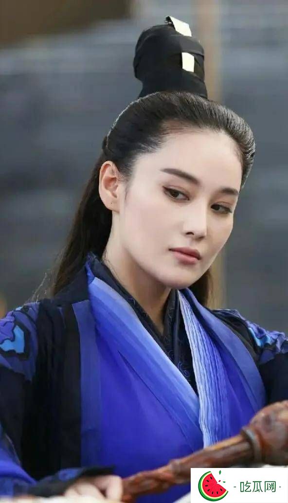 38歲張馨予對比37歲劉亦菲：同是顏霸，一個明艷貴氣一個嬌艷欲滴